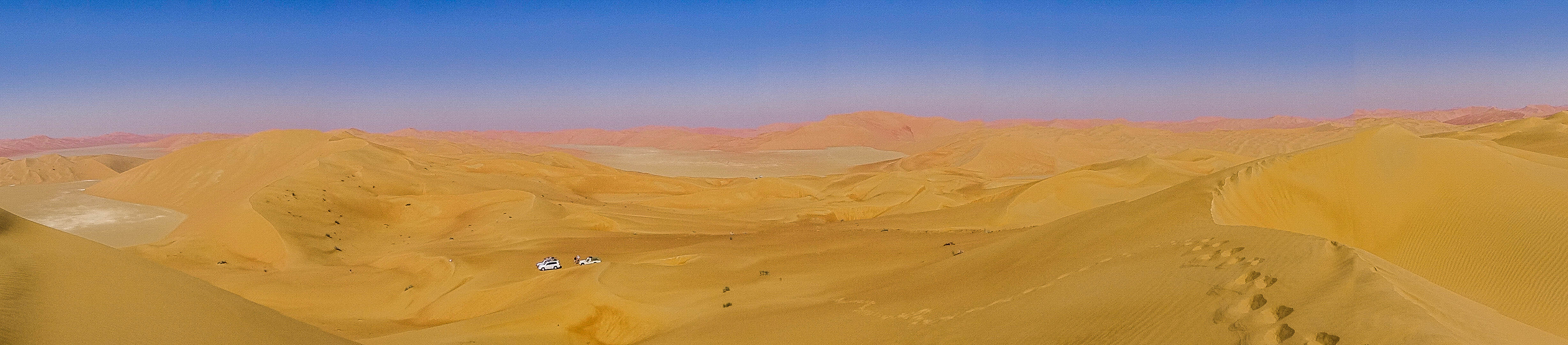 Grandiose extent of massive sand dunes in the Rub' Al-Khali (photo: Florent Egal)